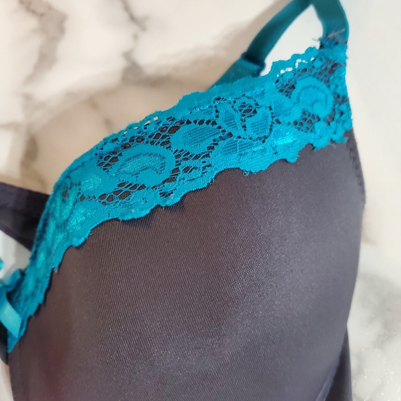 Gray Bra with Teal Lace Trim size 38C - Picture 11 of 16